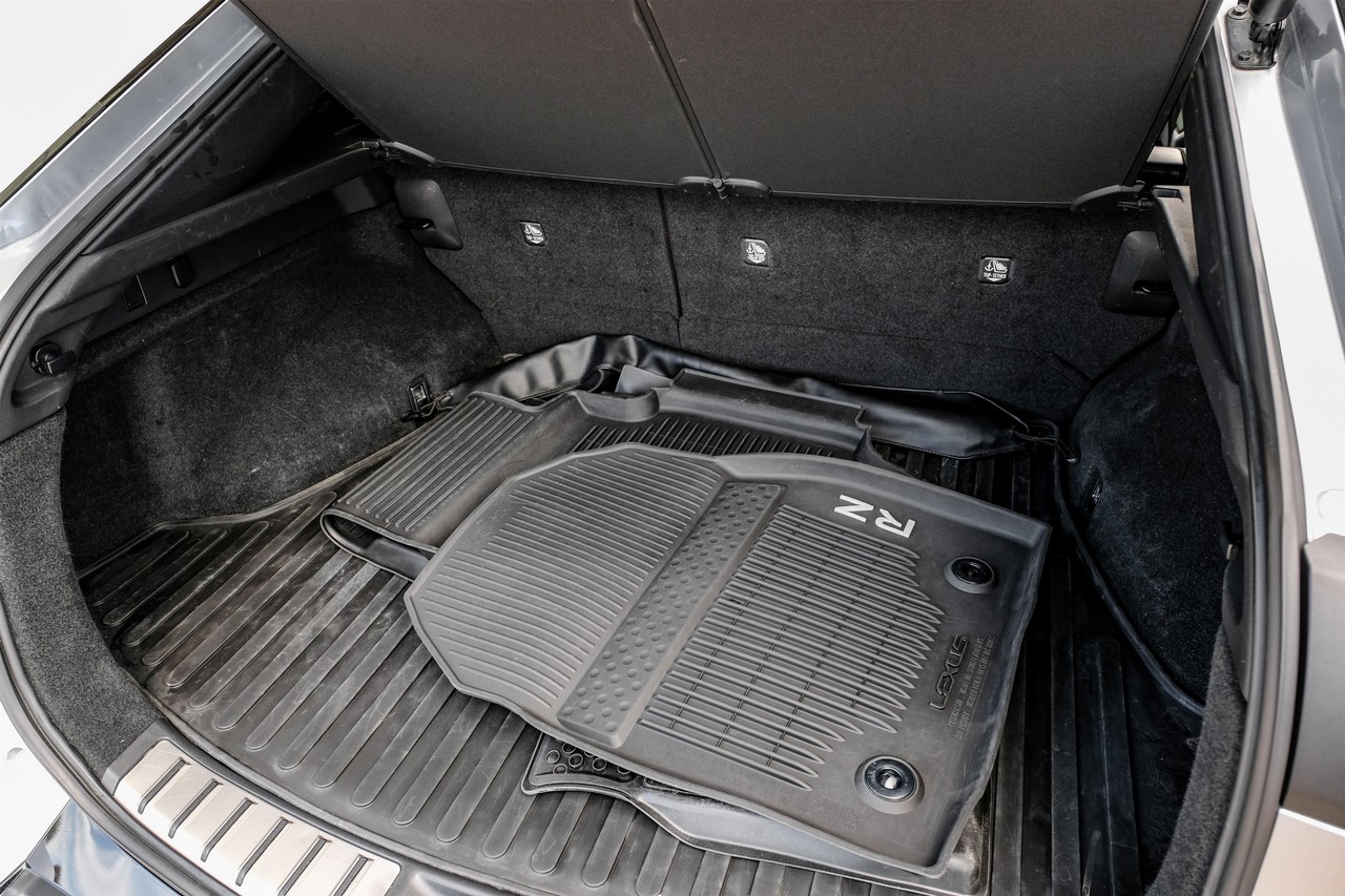 Lexus RZ Vehicle Main Gallery Image 41