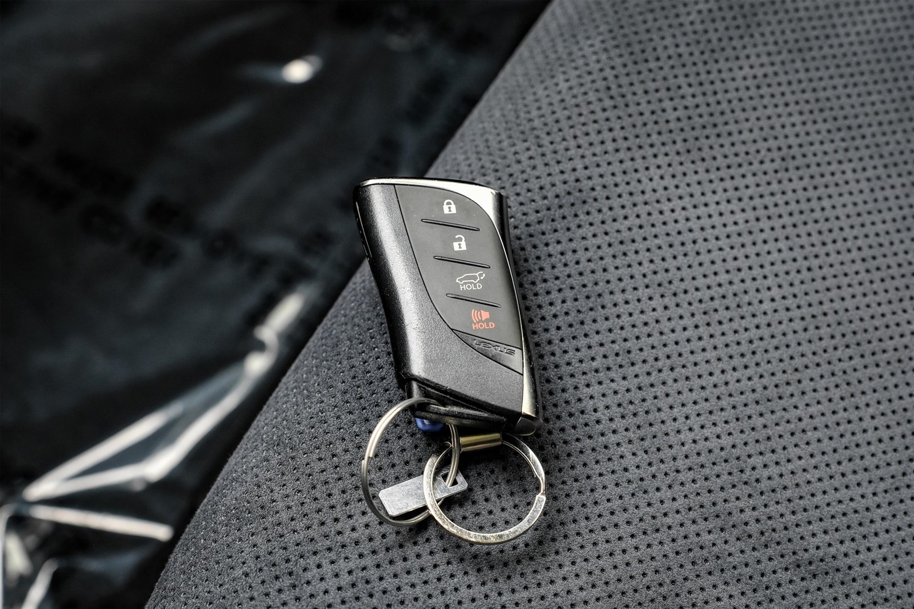 Lexus RZ Vehicle Main Gallery Image 47