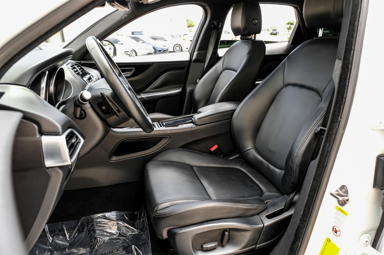 Jaguar F-Pace Vehicle Main Gallery Image 04