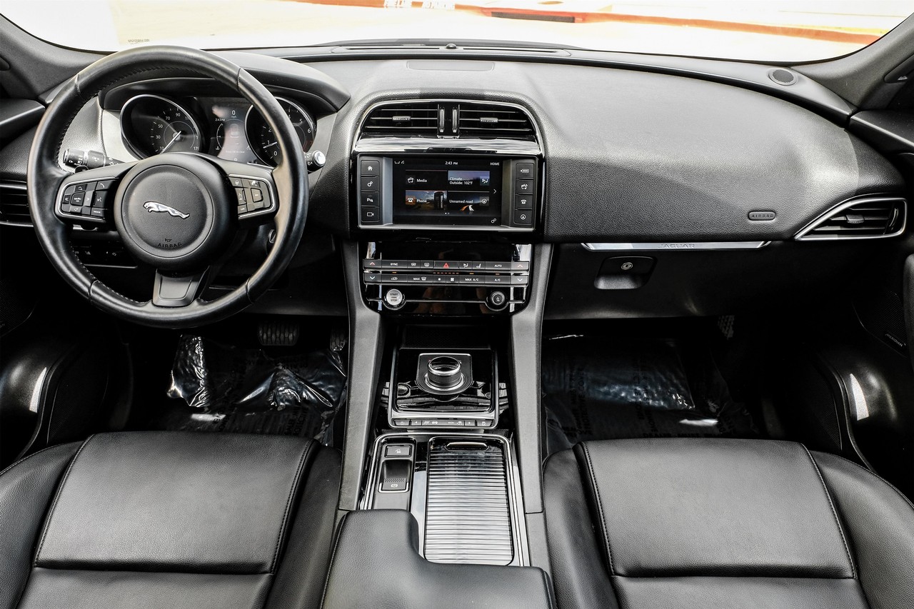 Jaguar F-Pace Vehicle Main Gallery Image 14