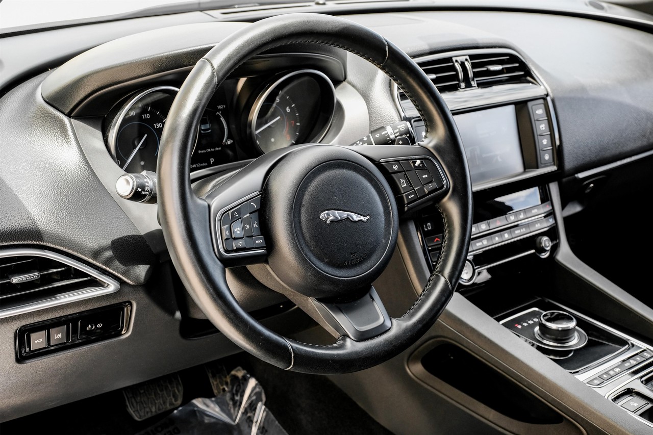Jaguar F-Pace Vehicle Main Gallery Image 15