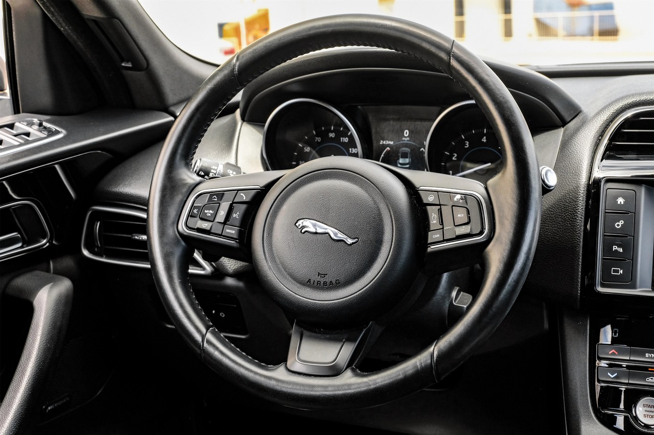 Jaguar F-Pace Vehicle Main Gallery Image 16