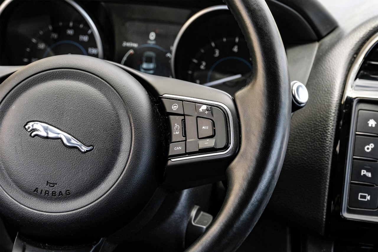 Jaguar F-Pace Vehicle Main Gallery Image 18