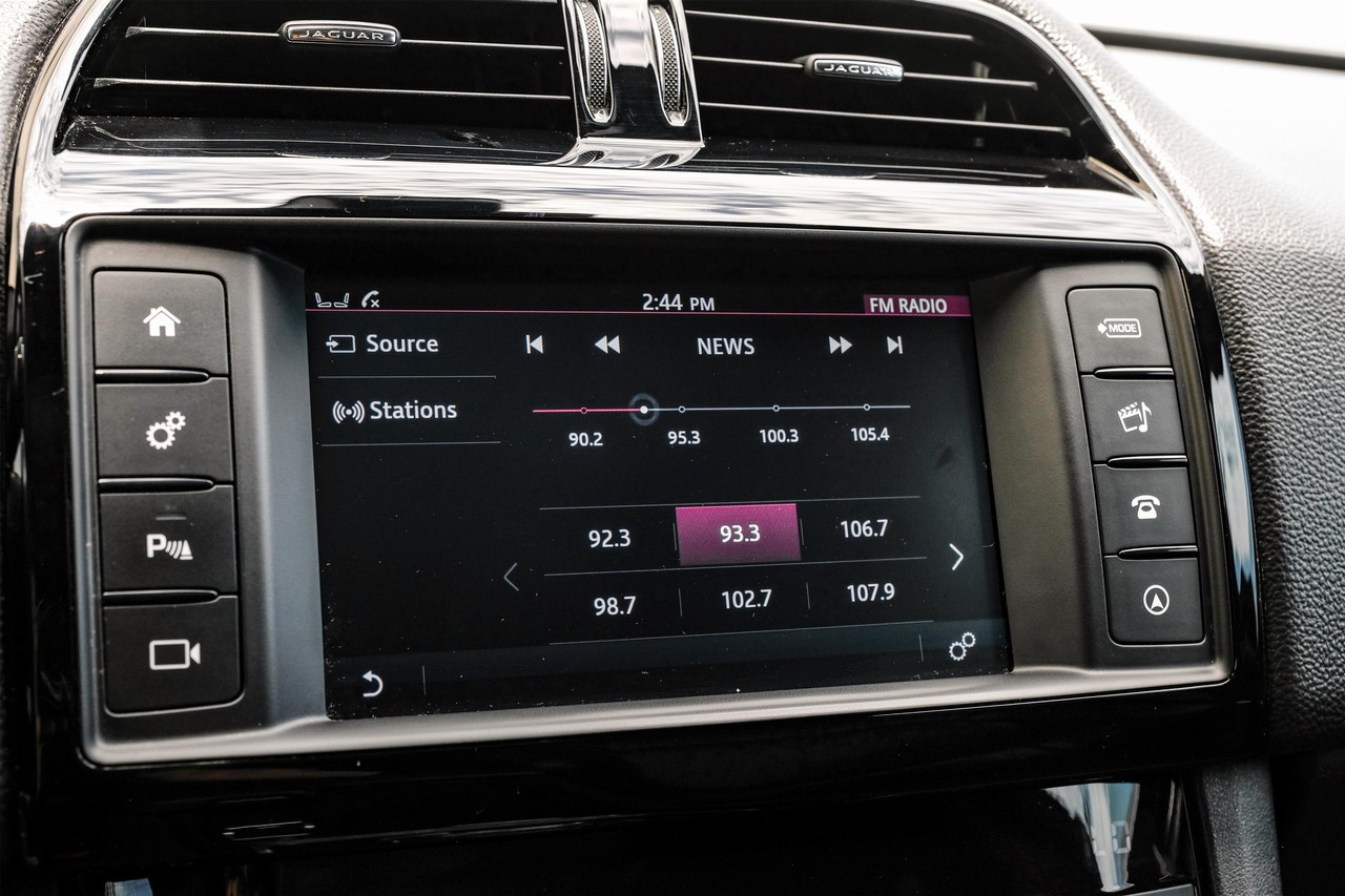 Jaguar F-Pace Vehicle Main Gallery Image 27