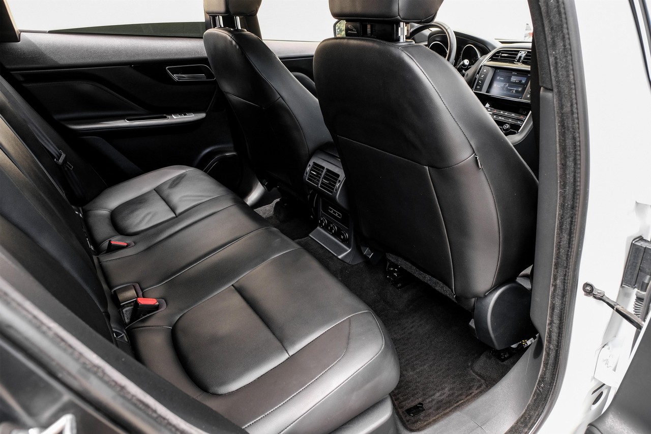 Jaguar F-Pace Vehicle Main Gallery Image 30