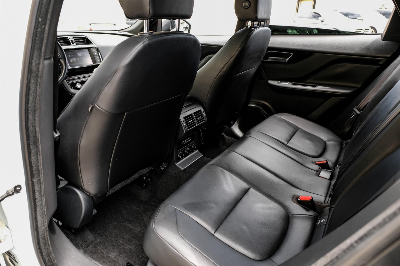 Jaguar F-Pace Vehicle Main Gallery Image 31