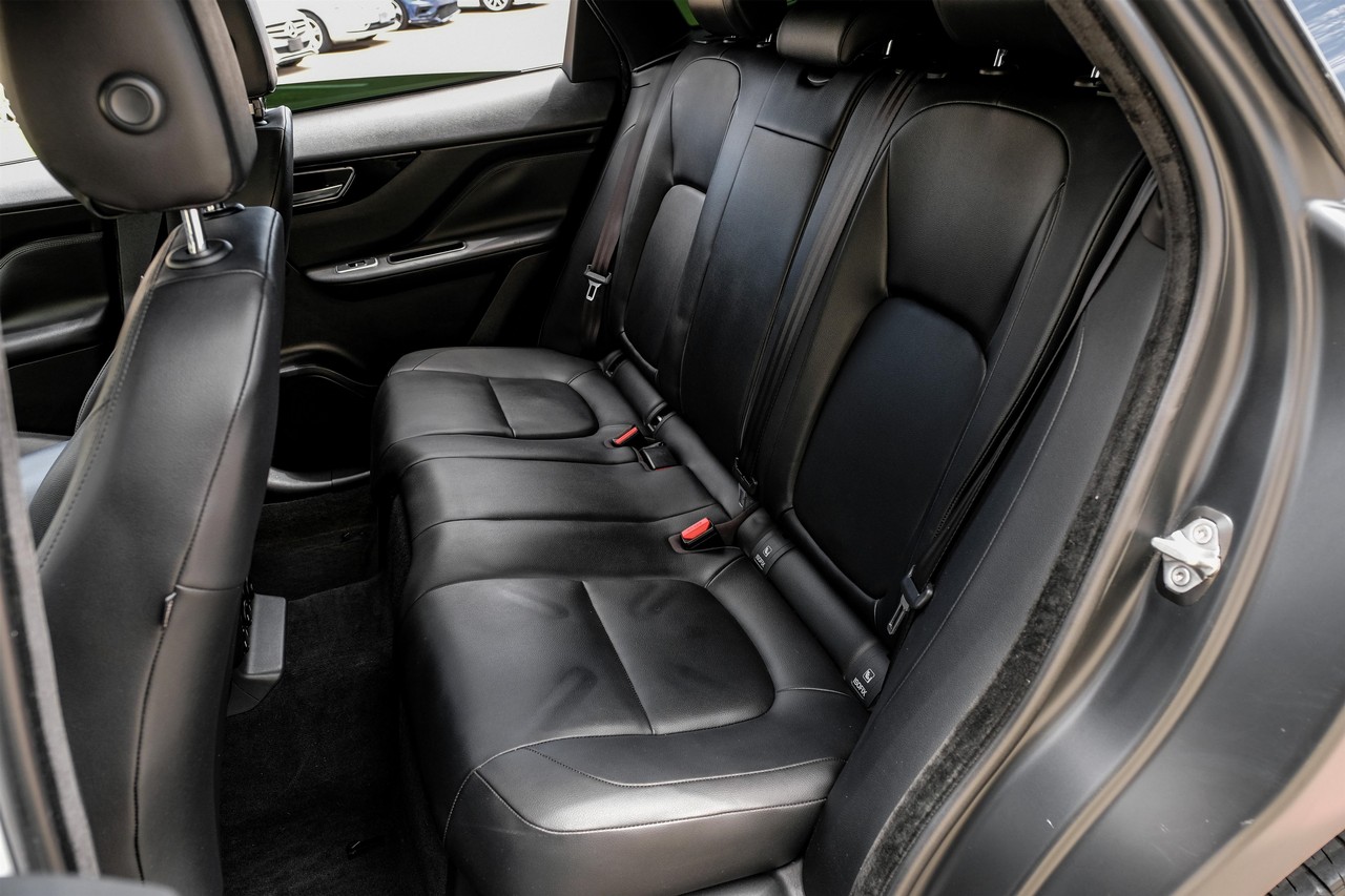 Jaguar F-Pace Vehicle Main Gallery Image 32