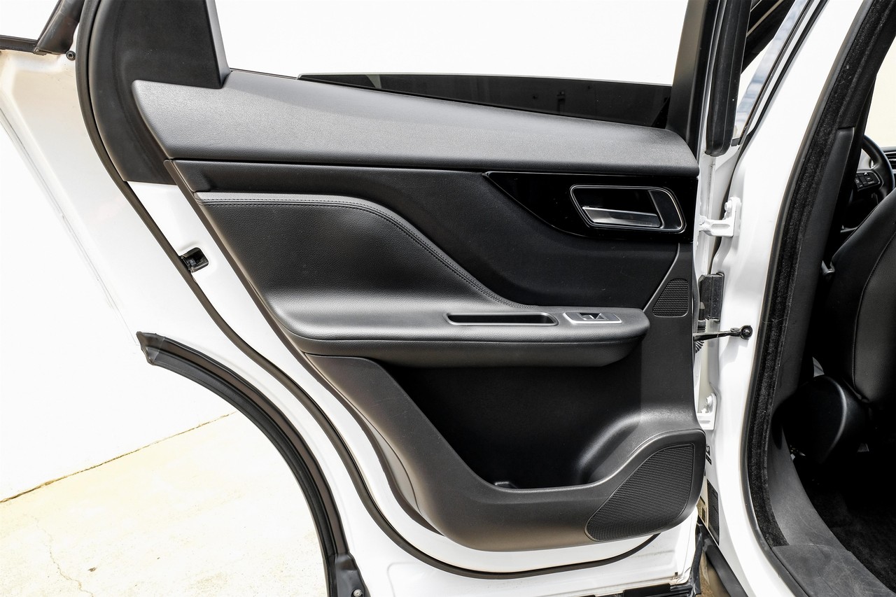 Jaguar F-Pace Vehicle Main Gallery Image 39