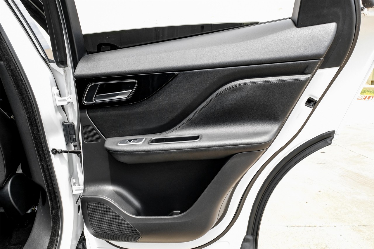 Jaguar F-Pace Vehicle Main Gallery Image 40