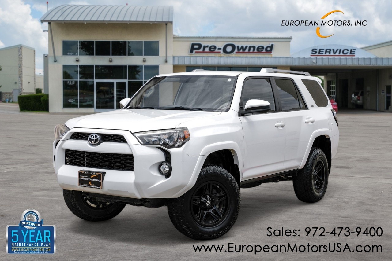 Toyota 4Runner Vehicle Main Gallery Image 01