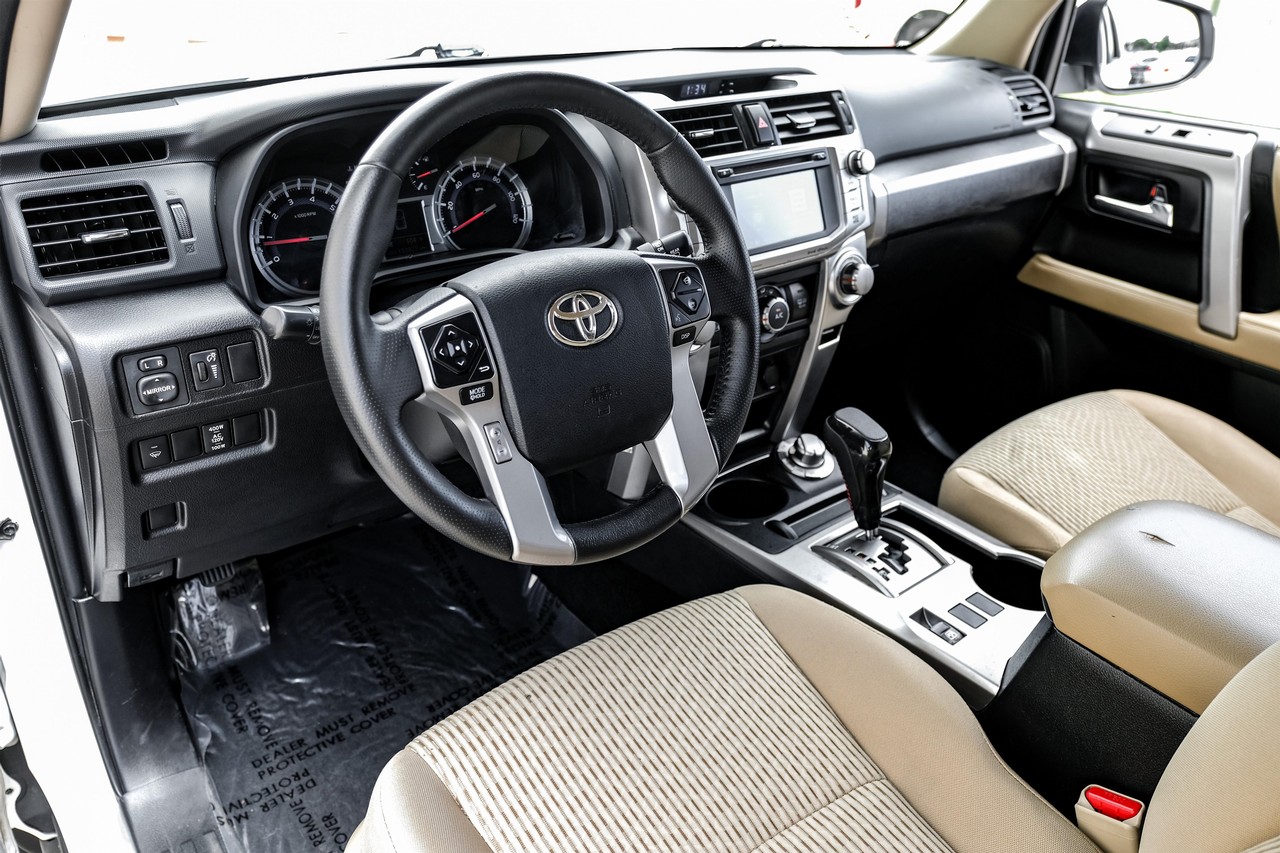 Toyota 4Runner Vehicle Main Gallery Image 03