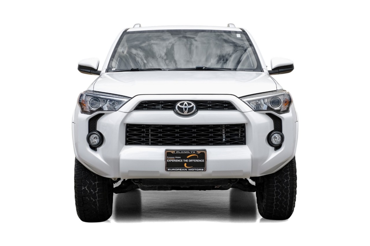 Toyota 4Runner Vehicle Main Gallery Image 05