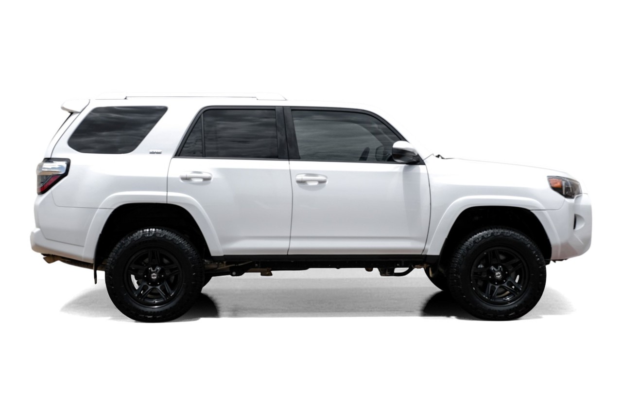 Toyota 4Runner Vehicle Main Gallery Image 07