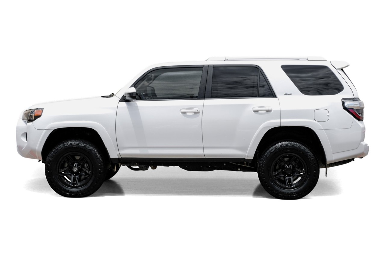 Toyota 4Runner Vehicle Main Gallery Image 11