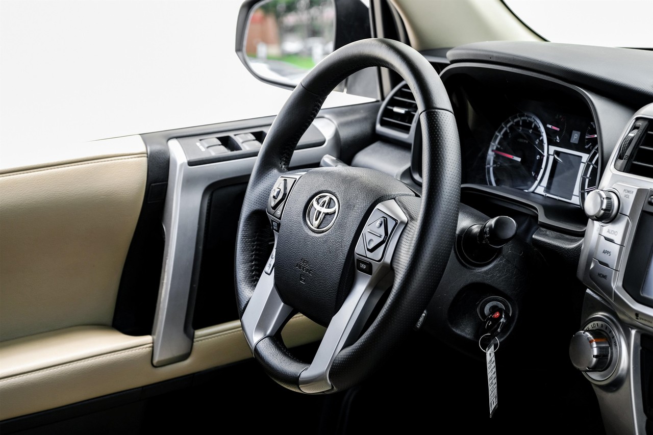 Toyota 4Runner Vehicle Main Gallery Image 12