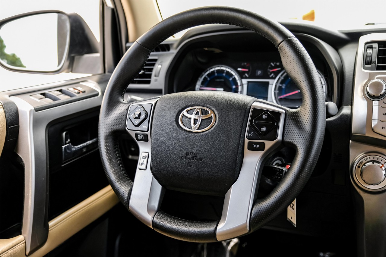 Toyota 4Runner Vehicle Main Gallery Image 14