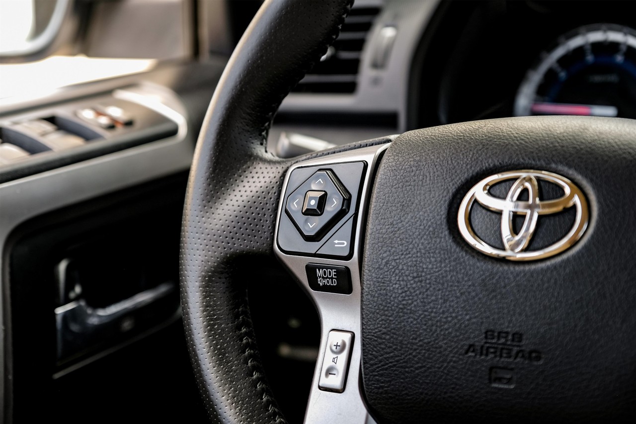 Toyota 4Runner Vehicle Main Gallery Image 15