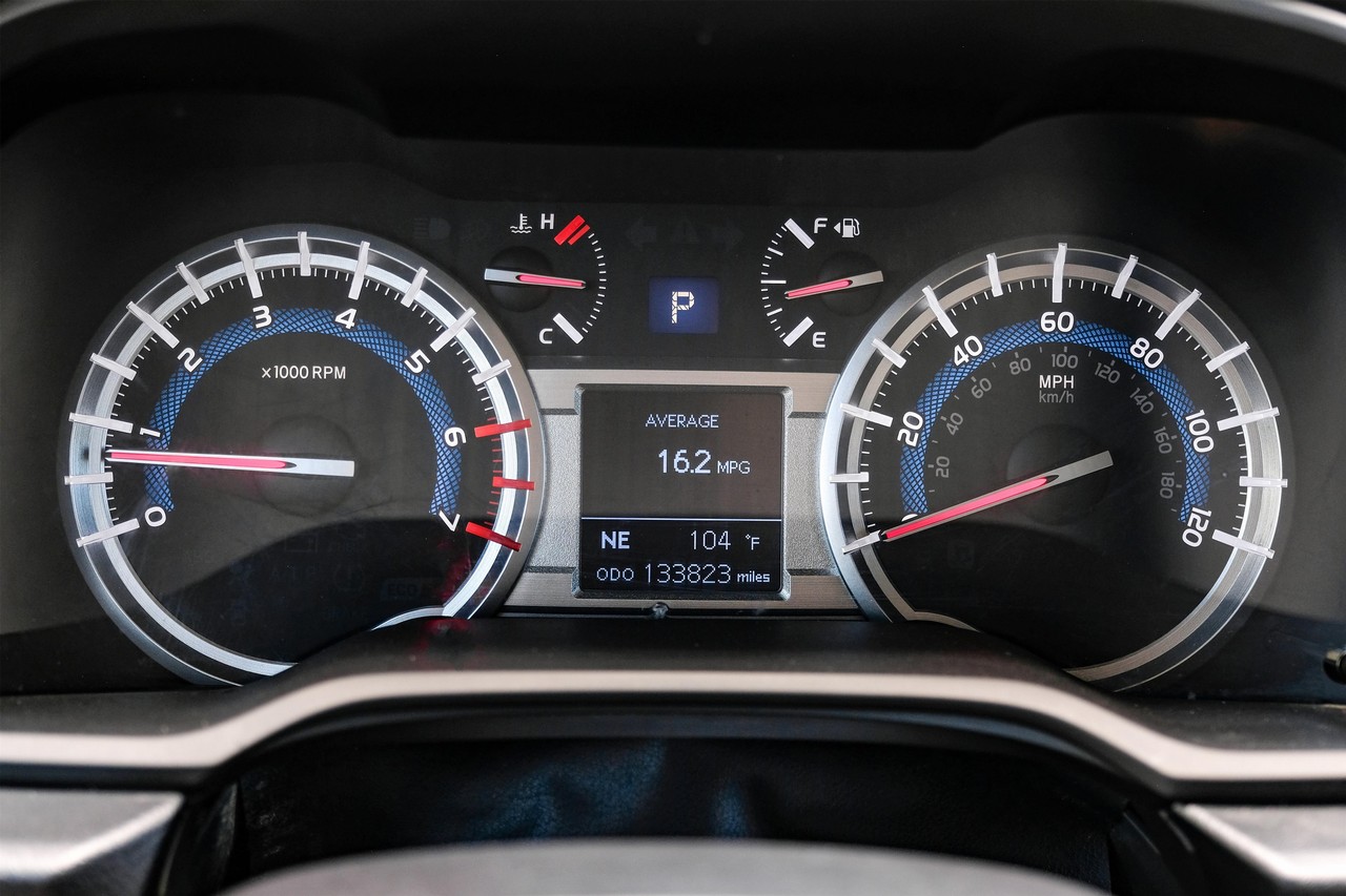 Toyota 4Runner Vehicle Main Gallery Image 17