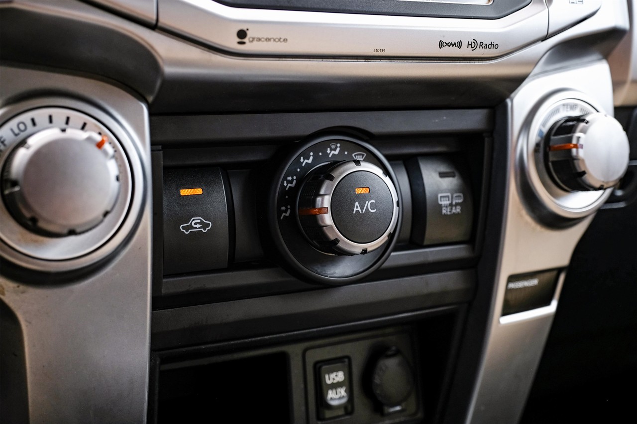 Toyota 4Runner Vehicle Main Gallery Image 21