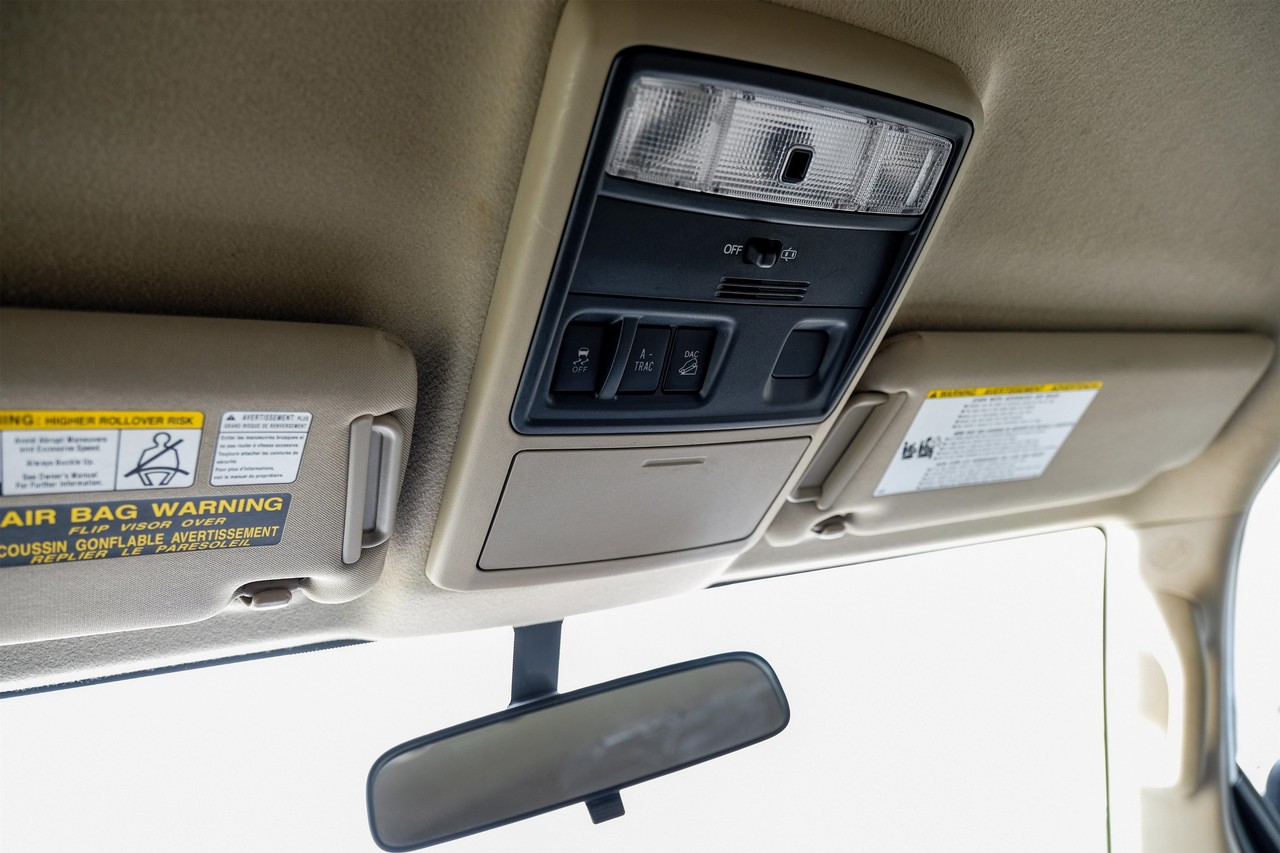 Toyota 4Runner Vehicle Main Gallery Image 22
