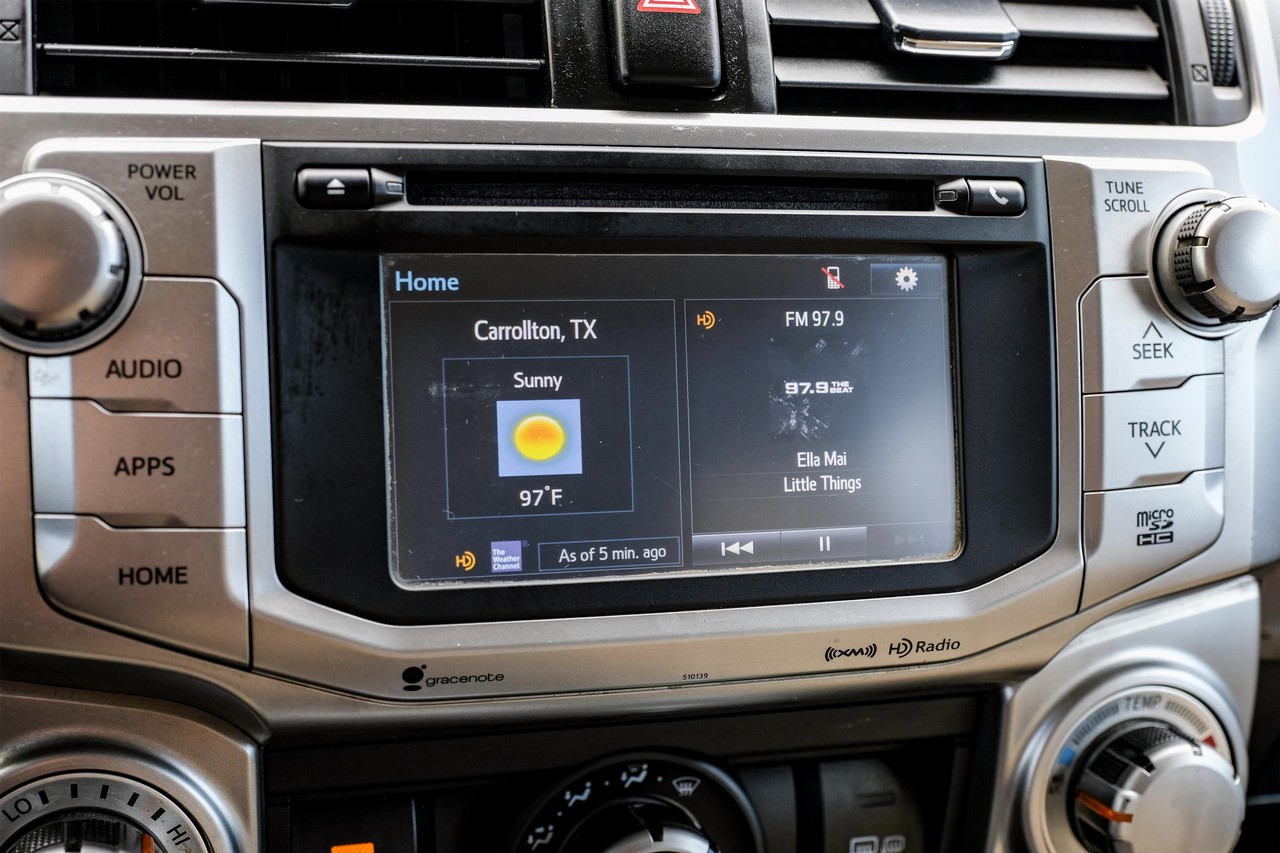 Toyota 4Runner Vehicle Main Gallery Image 23