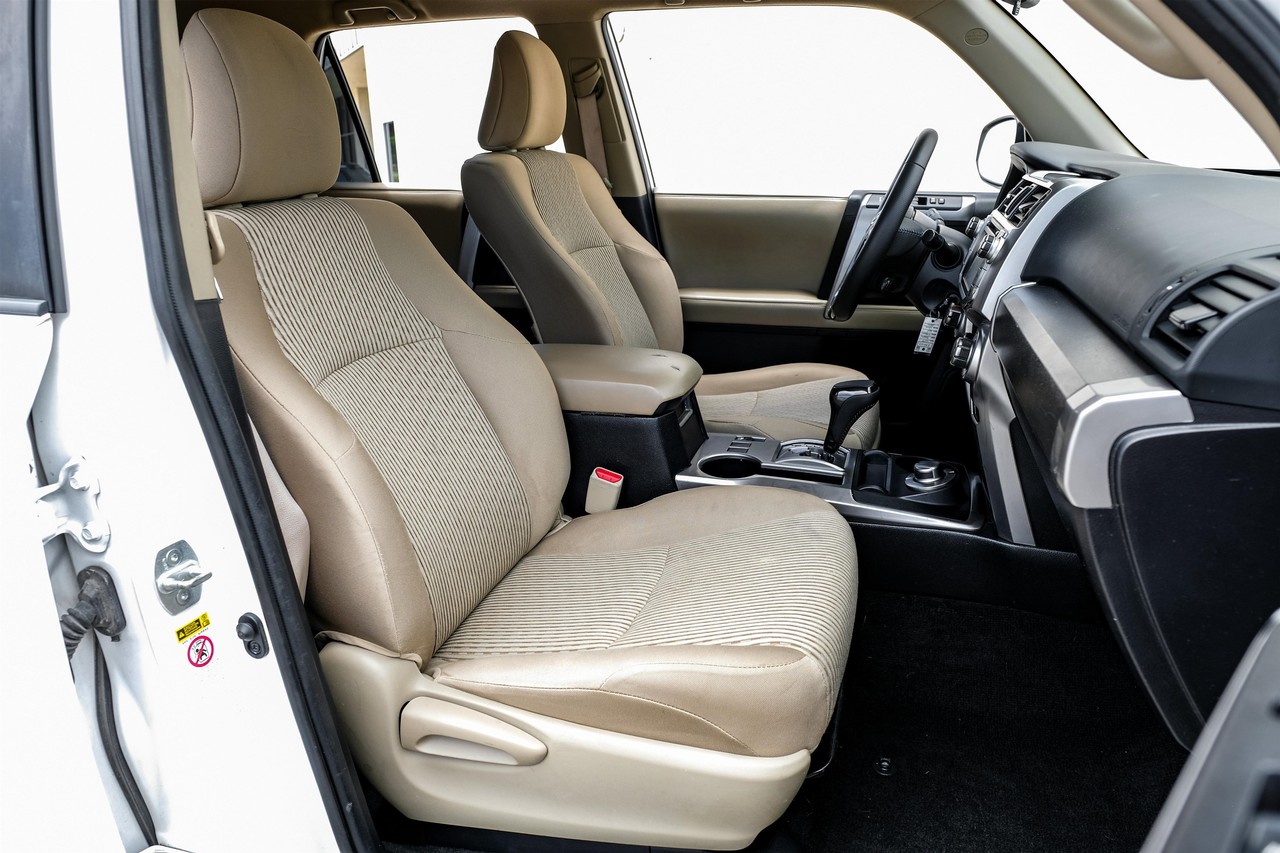 Toyota 4Runner Vehicle Main Gallery Image 30