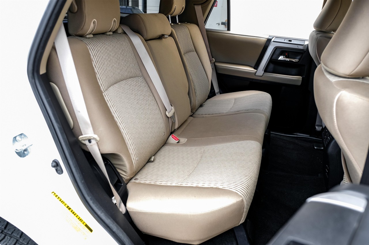 Toyota 4Runner Vehicle Main Gallery Image 31