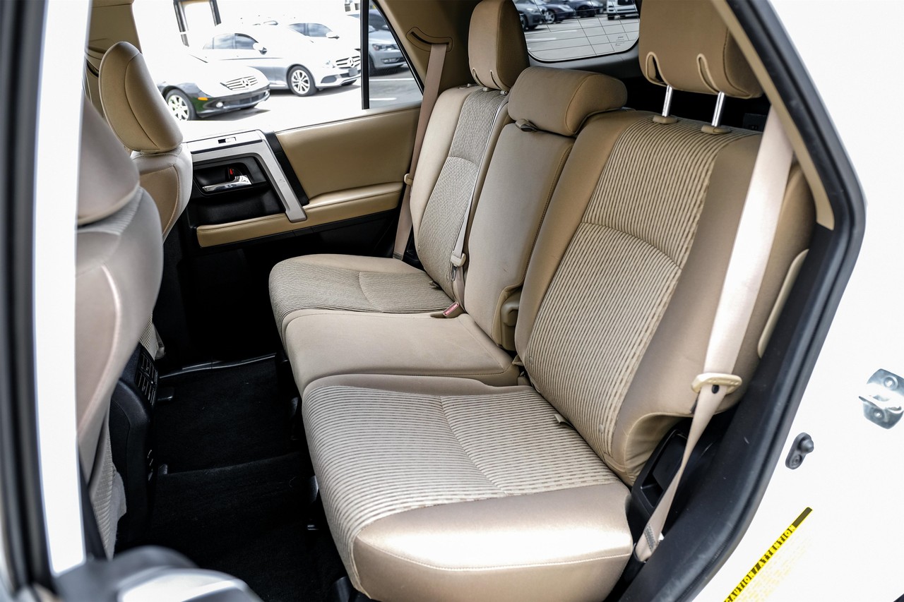 Toyota 4Runner Vehicle Main Gallery Image 34