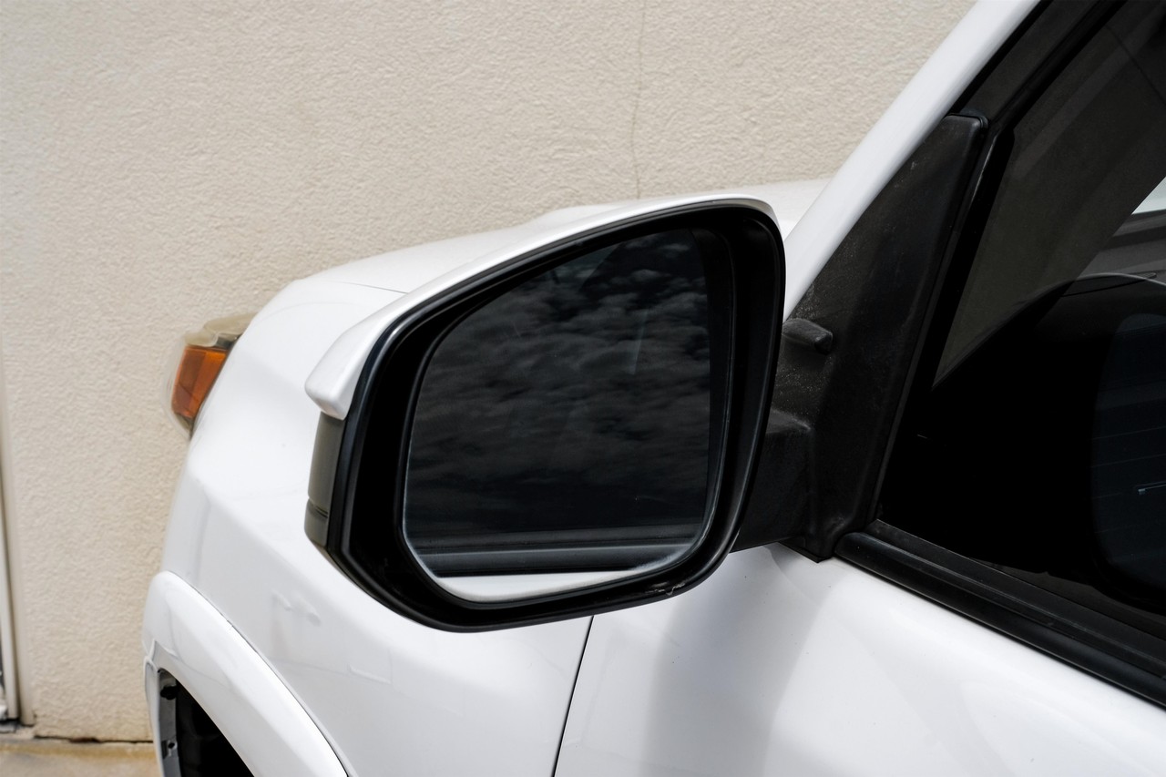 Toyota 4Runner Vehicle Main Gallery Image 36