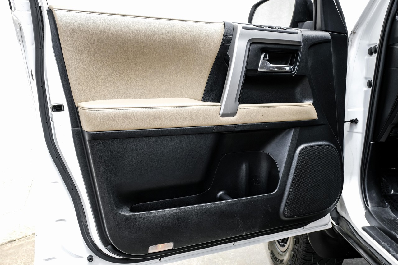 Toyota 4Runner Vehicle Main Gallery Image 37