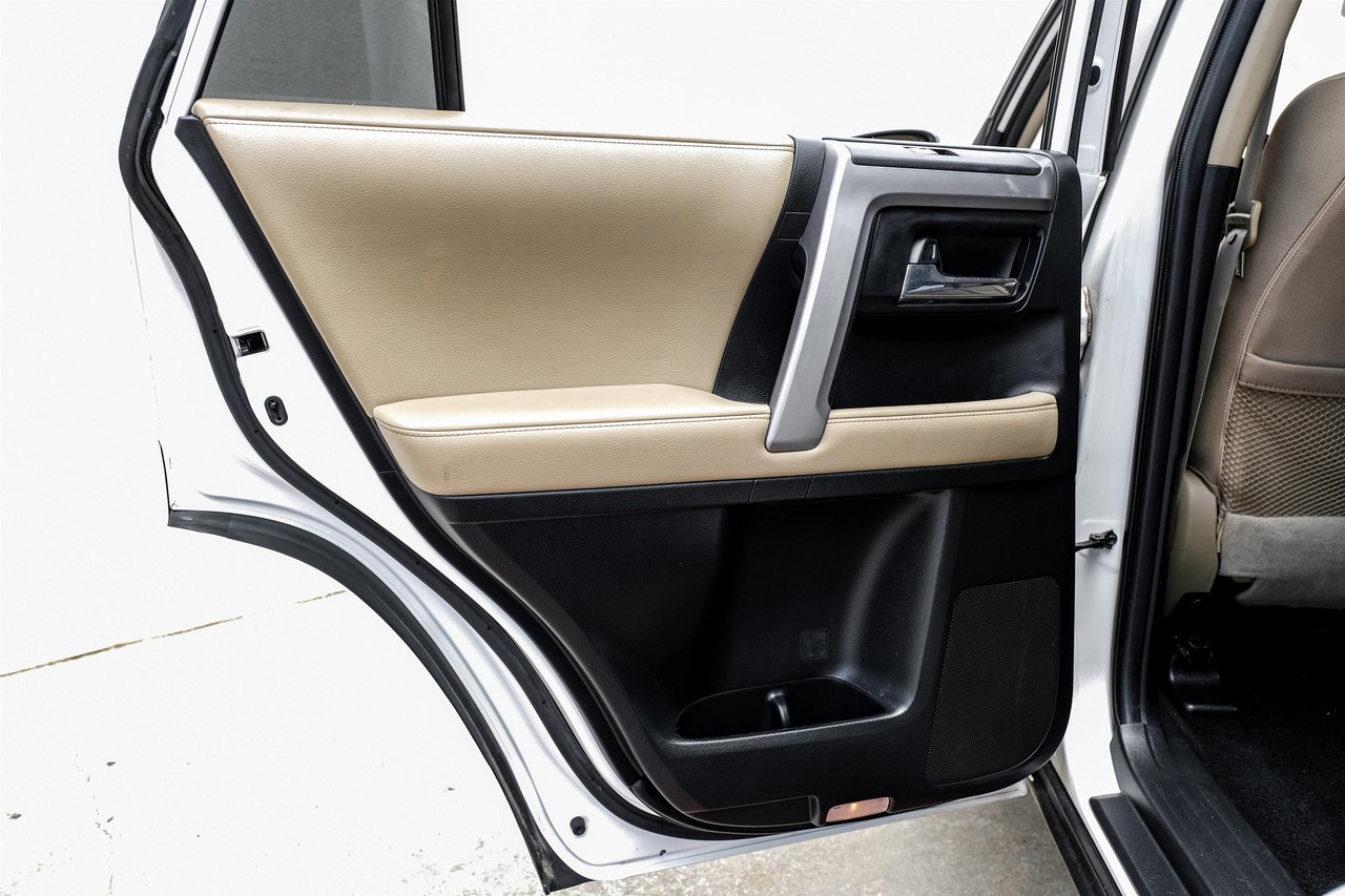 Toyota 4Runner Vehicle Main Gallery Image 40