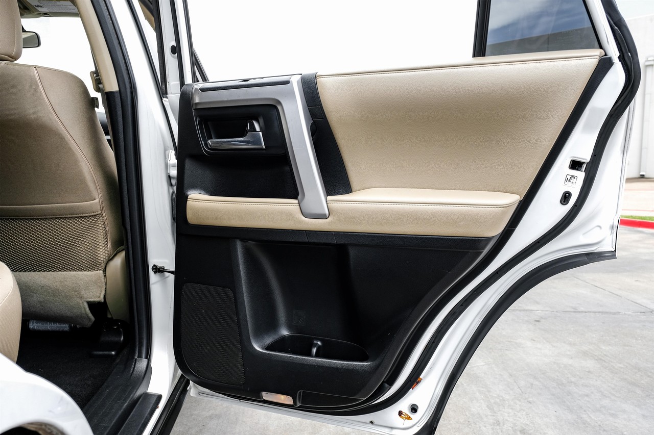 Toyota 4Runner Vehicle Main Gallery Image 41
