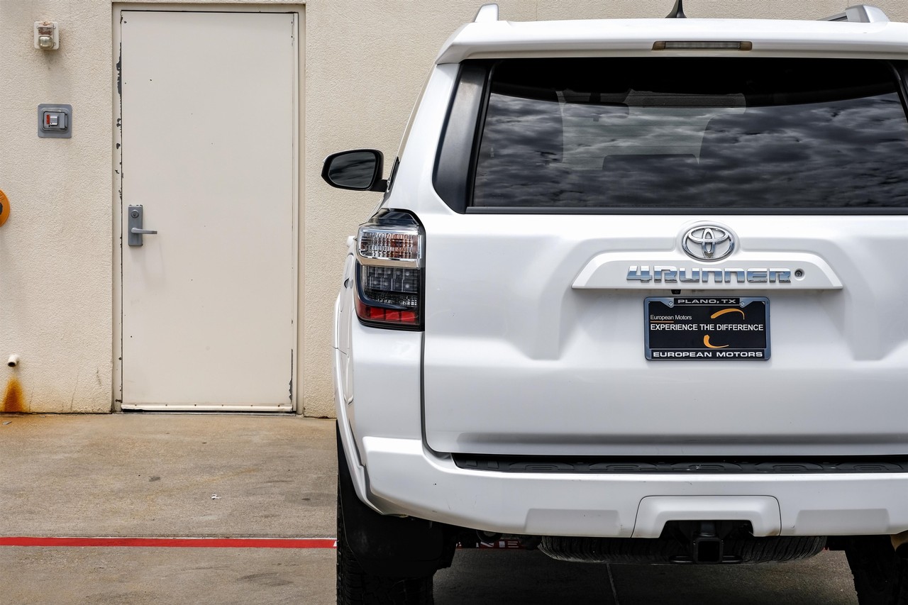 Toyota 4Runner Vehicle Main Gallery Image 43