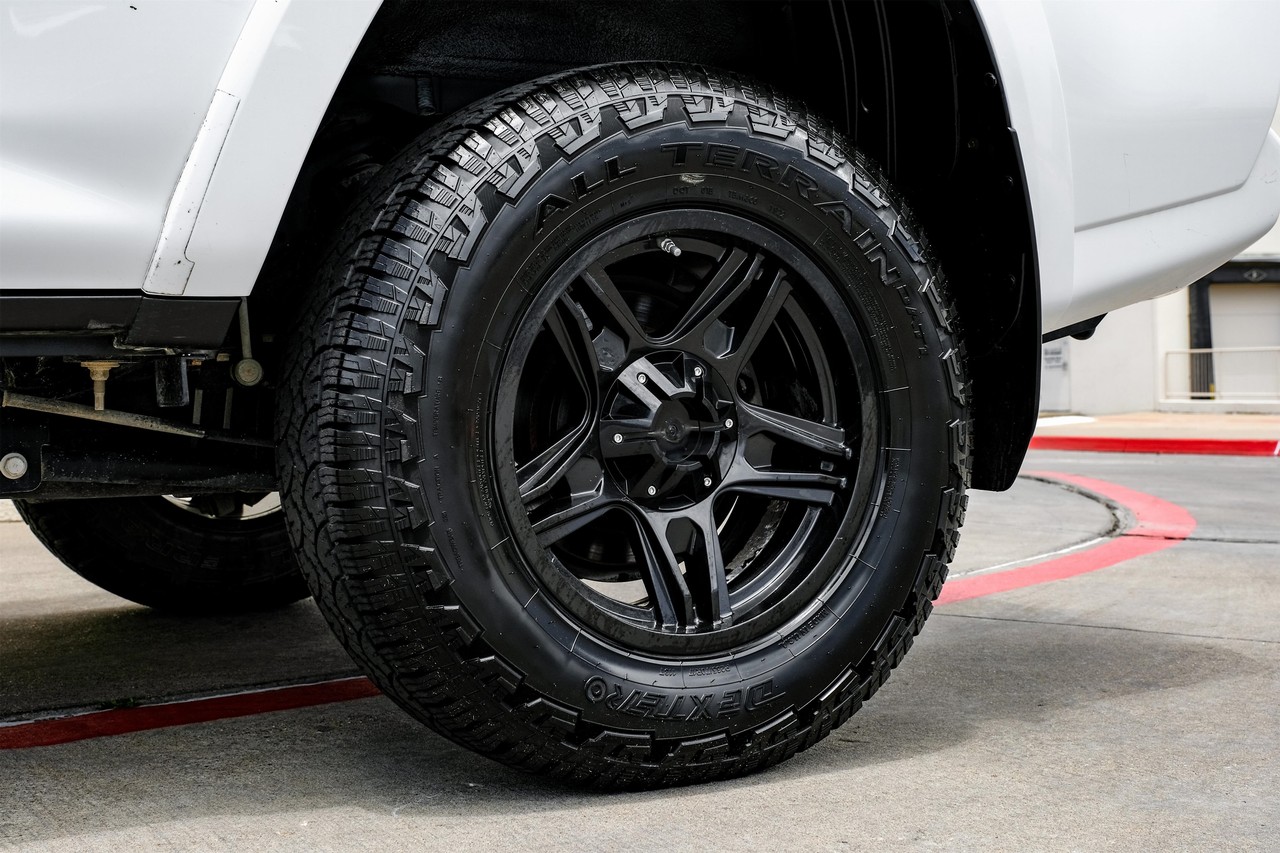 Toyota 4Runner Vehicle Main Gallery Image 49