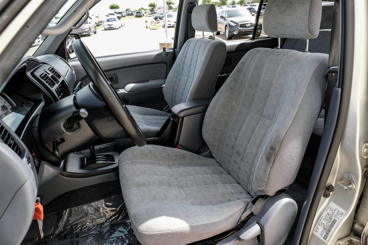 Toyota 4Runner Vehicle Main Gallery Image 03