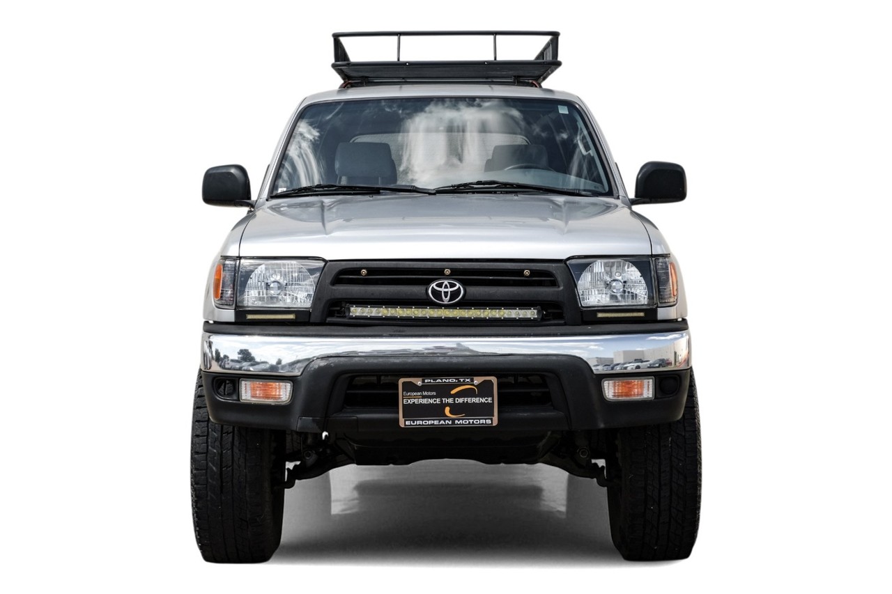 Toyota 4Runner Vehicle Main Gallery Image 04