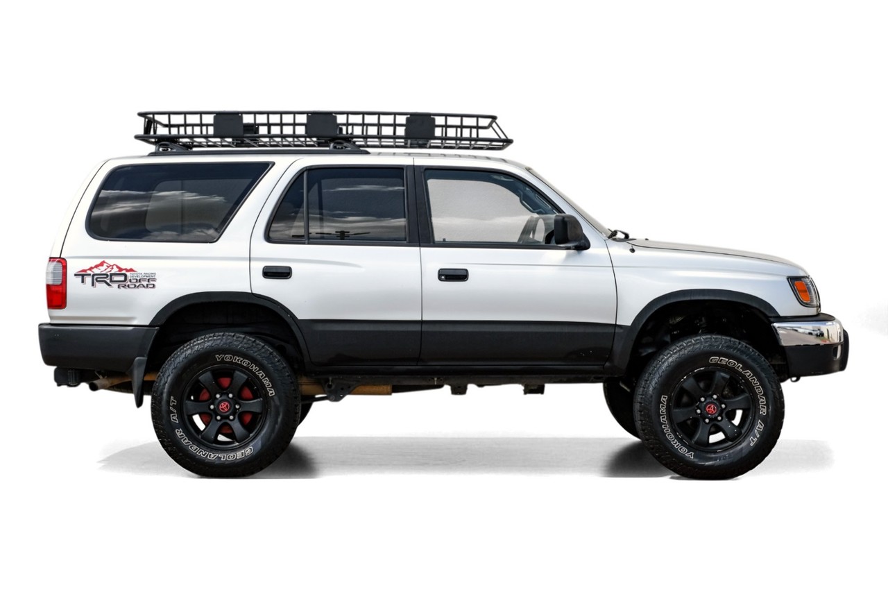Toyota 4Runner Vehicle Main Gallery Image 06