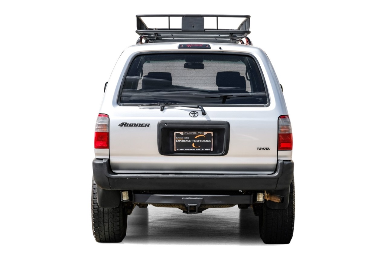 Toyota 4Runner Vehicle Main Gallery Image 08