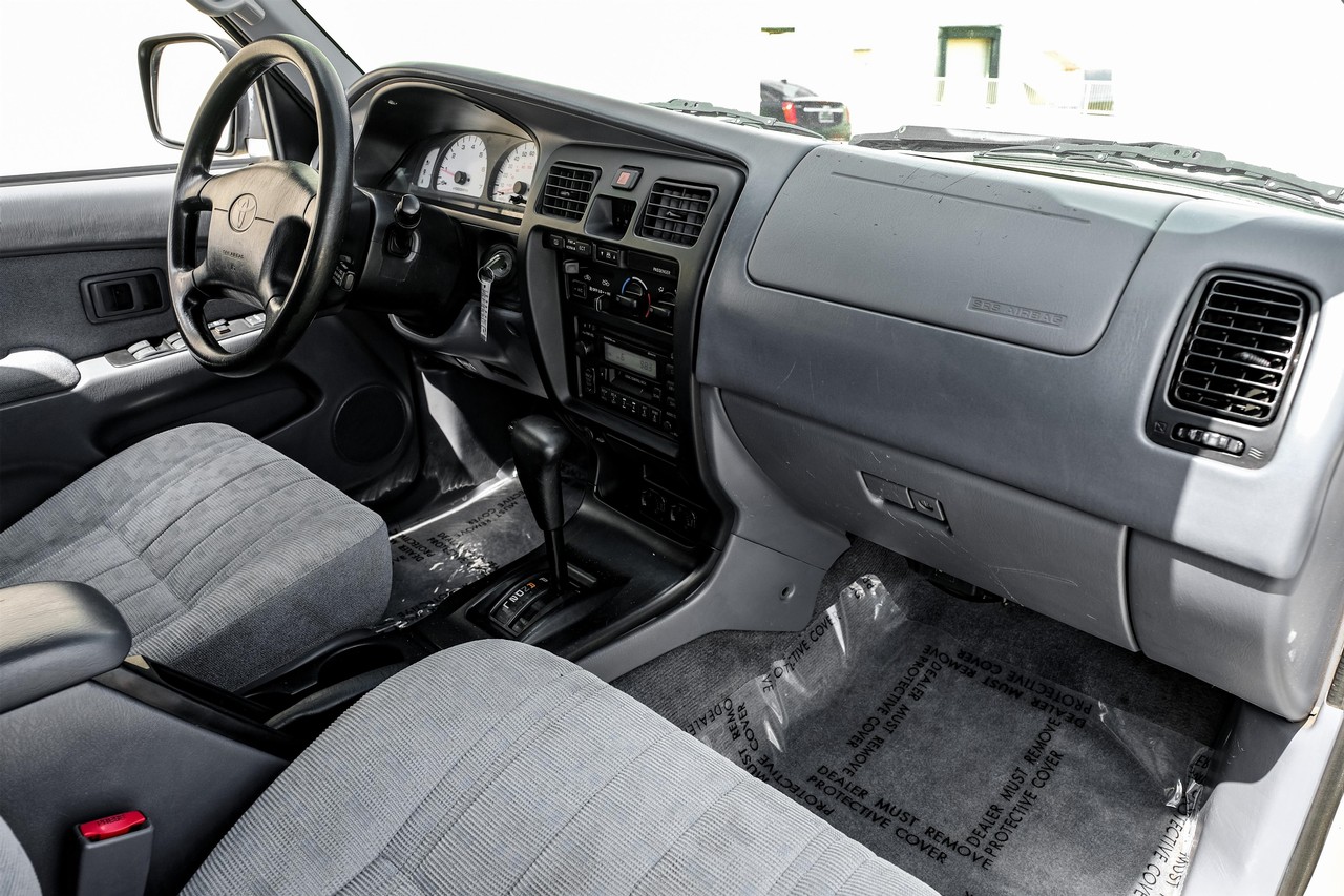 Toyota 4Runner Vehicle Main Gallery Image 11