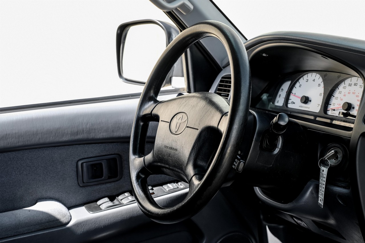 Toyota 4Runner Vehicle Main Gallery Image 12