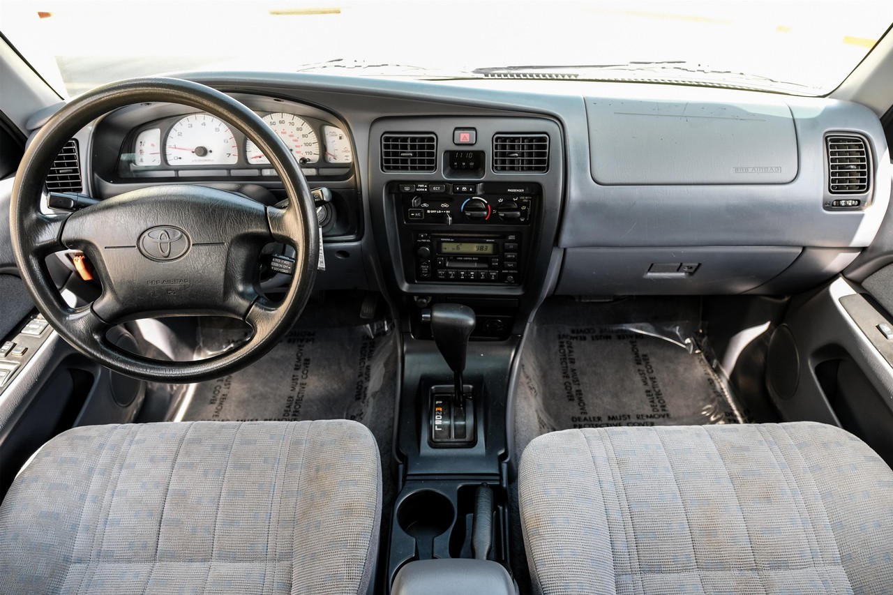 Toyota 4Runner Vehicle Main Gallery Image 13
