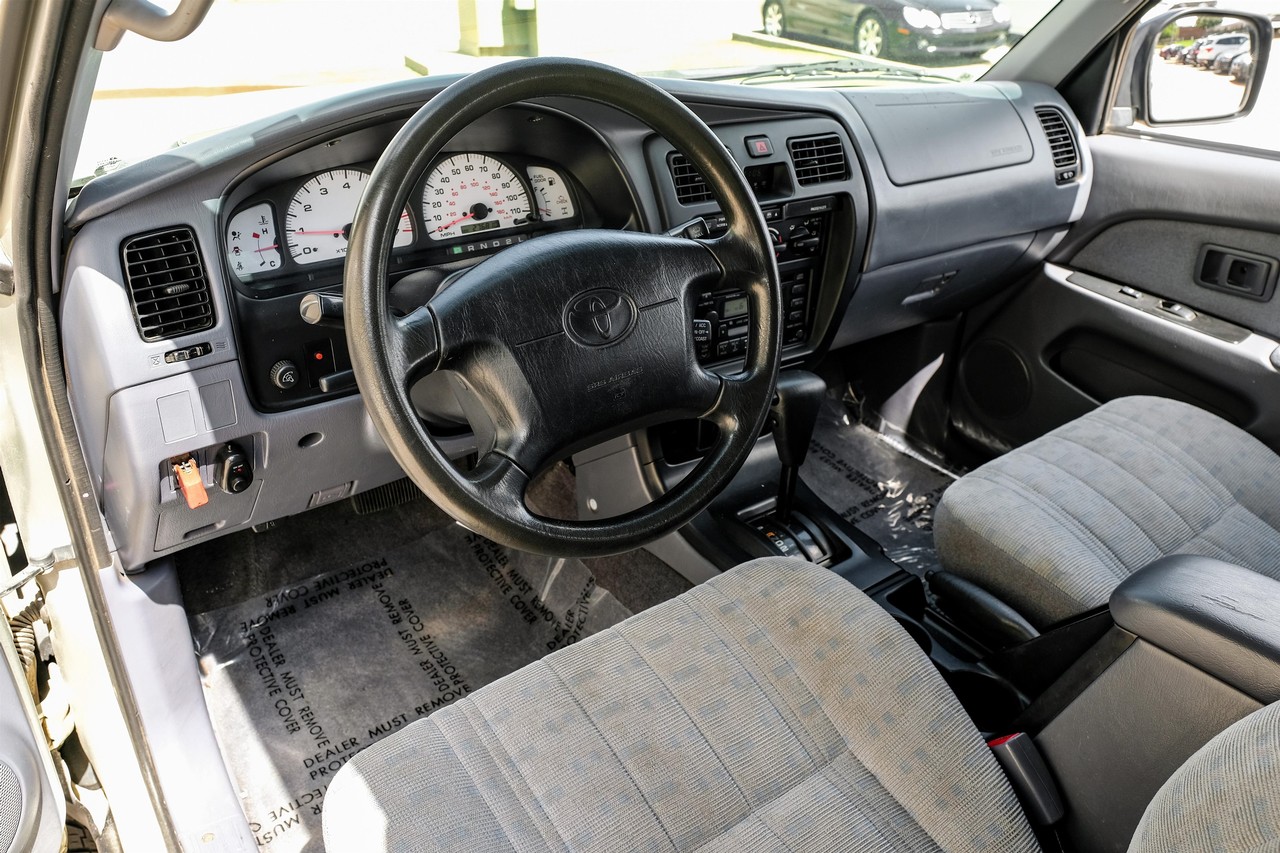 Toyota 4Runner Vehicle Main Gallery Image 14