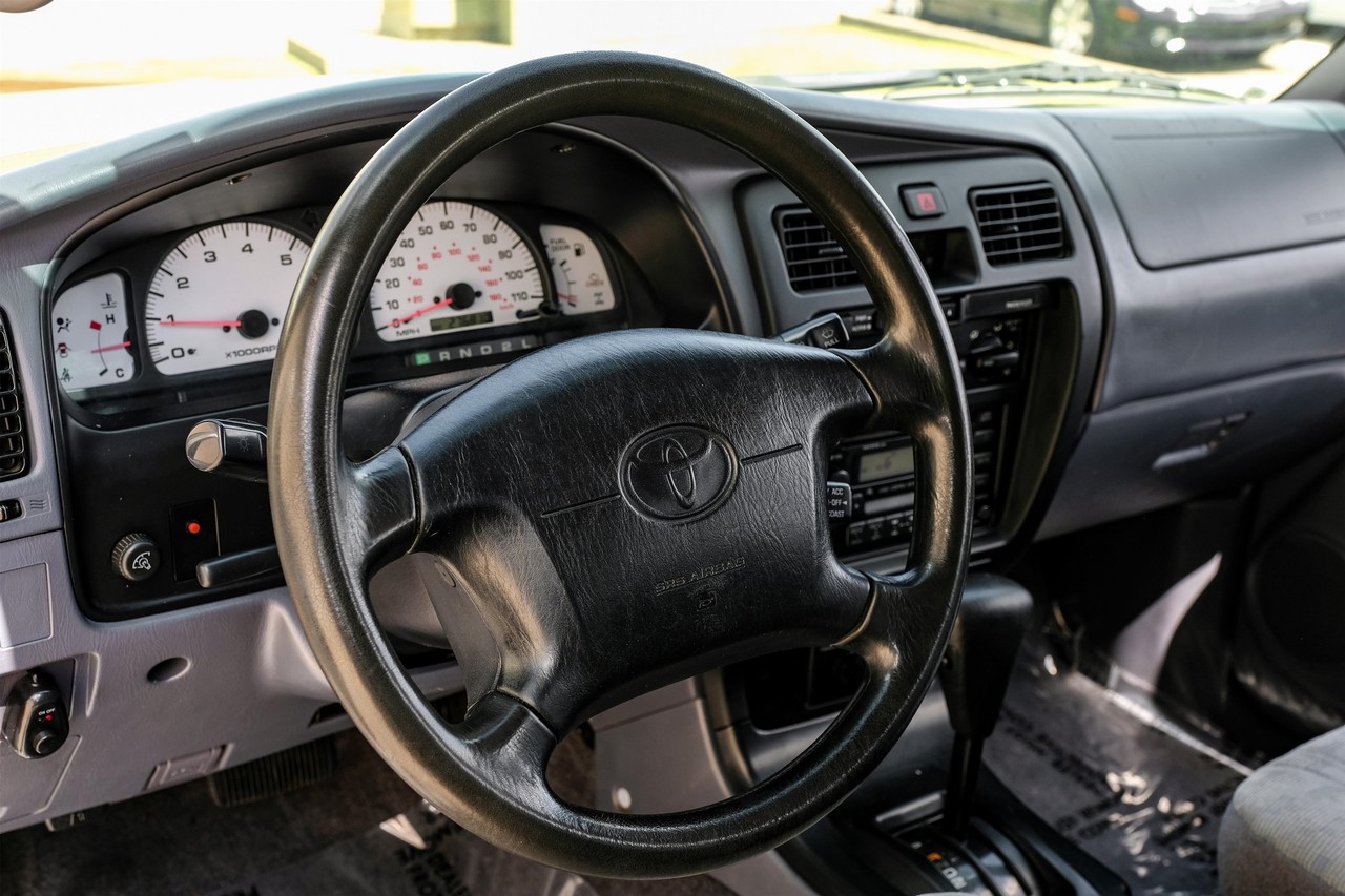 Toyota 4Runner Vehicle Main Gallery Image 15