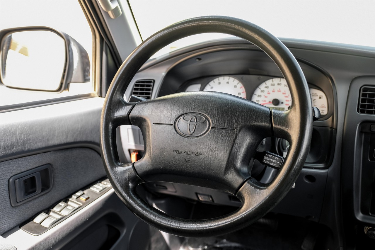 Toyota 4Runner Vehicle Main Gallery Image 16