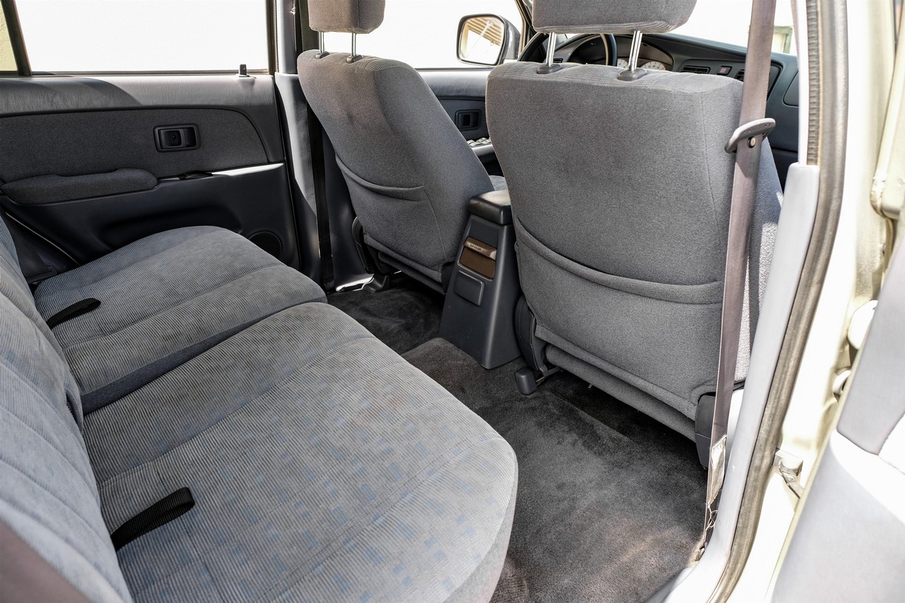 Toyota 4Runner Vehicle Main Gallery Image 25
