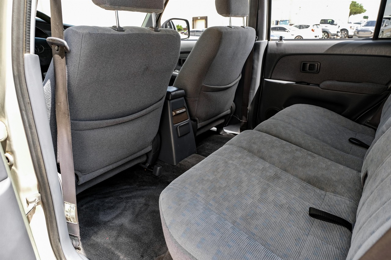 Toyota 4Runner Vehicle Main Gallery Image 26