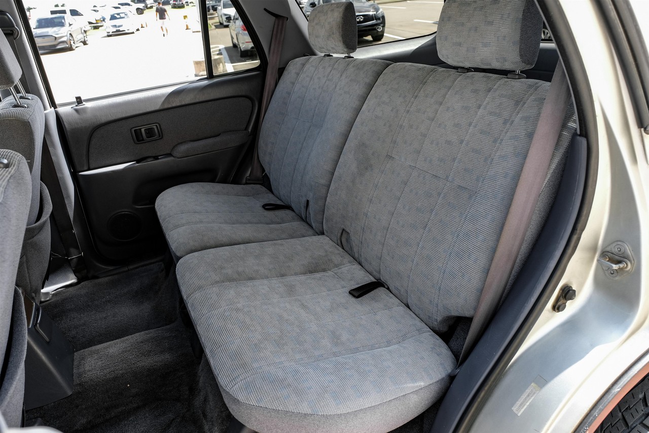 Toyota 4Runner Vehicle Main Gallery Image 27