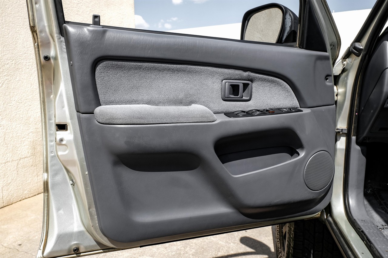 Toyota 4Runner Vehicle Main Gallery Image 30