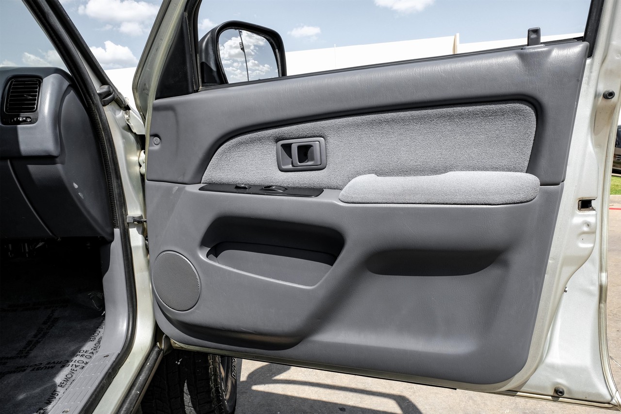 Toyota 4Runner Vehicle Main Gallery Image 32