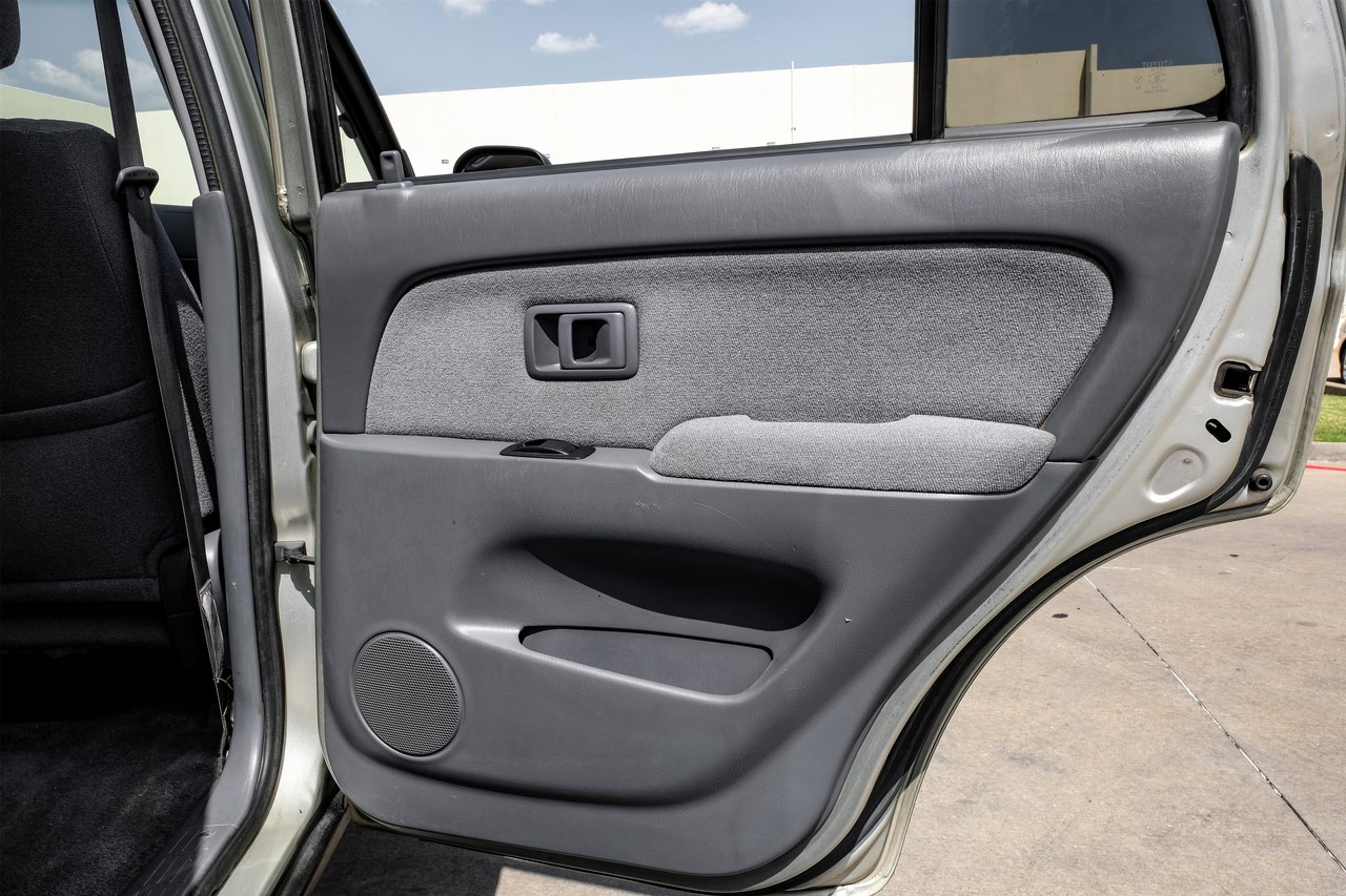 Toyota 4Runner Vehicle Main Gallery Image 34